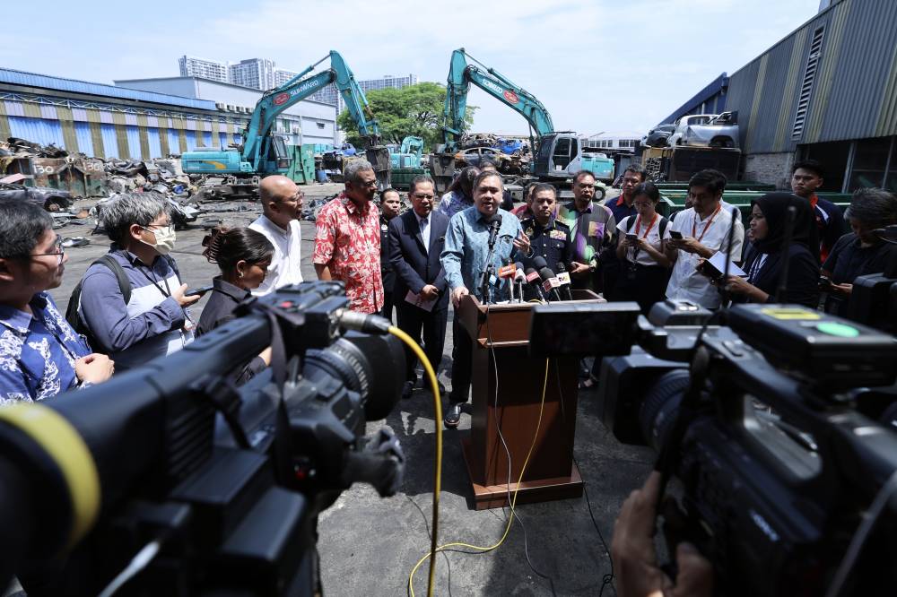 Loke had earlier visited the Authorised Automotive Treatment Facility (AATF) in Bandar Teknologi Kajang today. - Photo by Bernama