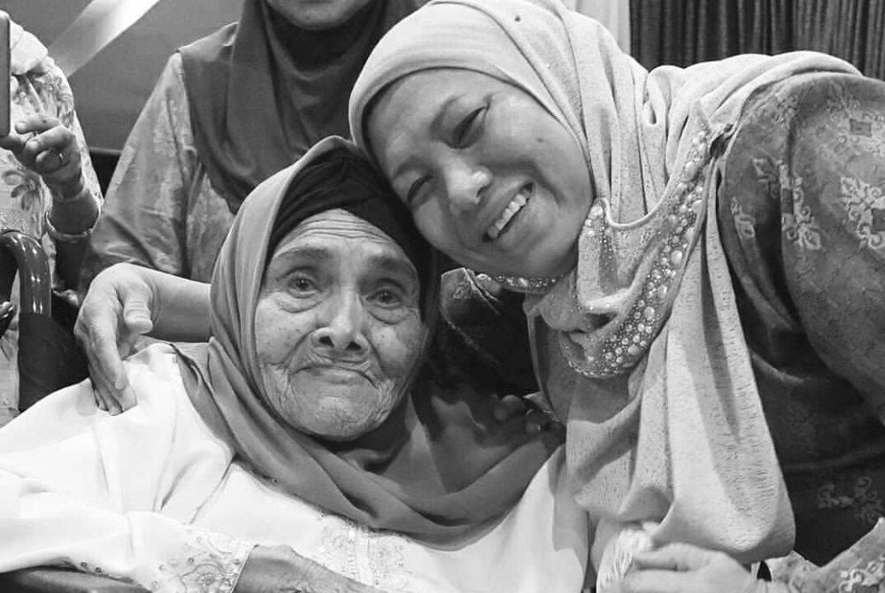 Nancy with her late mother Bibi MacPherson @ McPherson. Photo: Social media