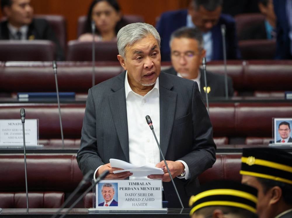 Zahid wrapping up the debate on the Motion of Thanks for the Royal Address at Dewan Negara today. Photo by Bernama