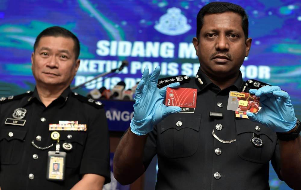 Selangor police chief Datuk Hussein Omar Khan showing banks cards seized during a press conference today on the police success in busting a syndicate selling automatic teller machine (ATM) cards for use as mule accounts. - Photo by Bernama