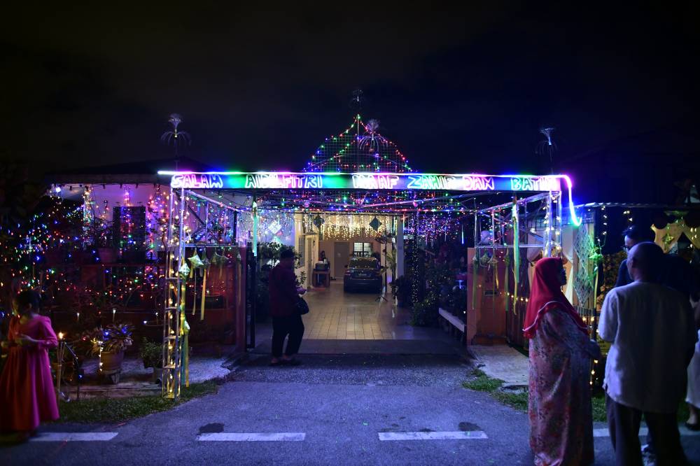 There are also houses featuring various structures, such as gates, adorned with lights at the entrance of their homes. - Photo by Bernama