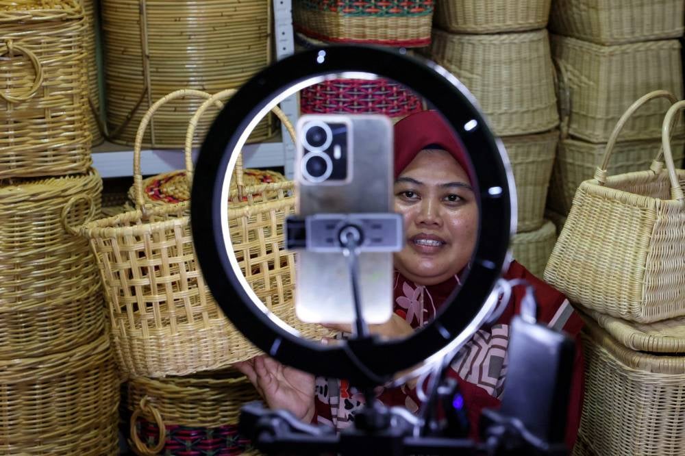 Melaka native keeps rattan handicraft tradition alive in Terengganu - Photo by Bernama