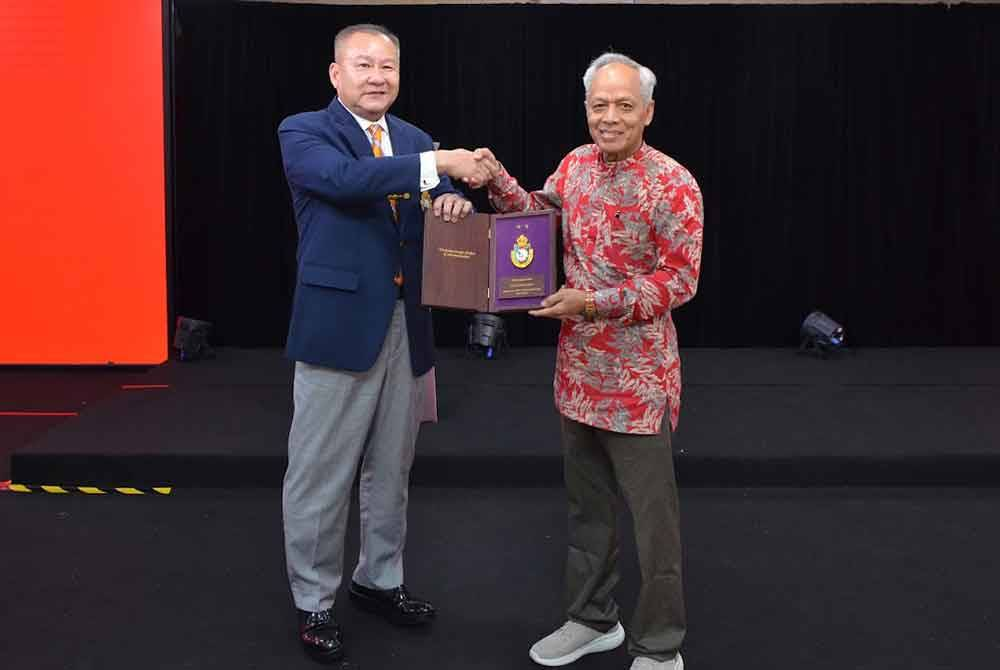 Johnny (left) with Muhammad Nasir. Photo: NRC