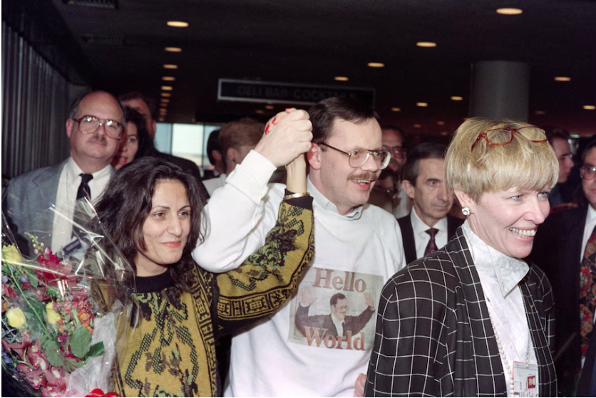 Former US hostage Terry Anderson and his fiancée, Madeleine Bassil, arrive at John F. Kennedy Airport on Dec. 10, 1991. (Ted Horodynsky/AFP/Getty Images) 