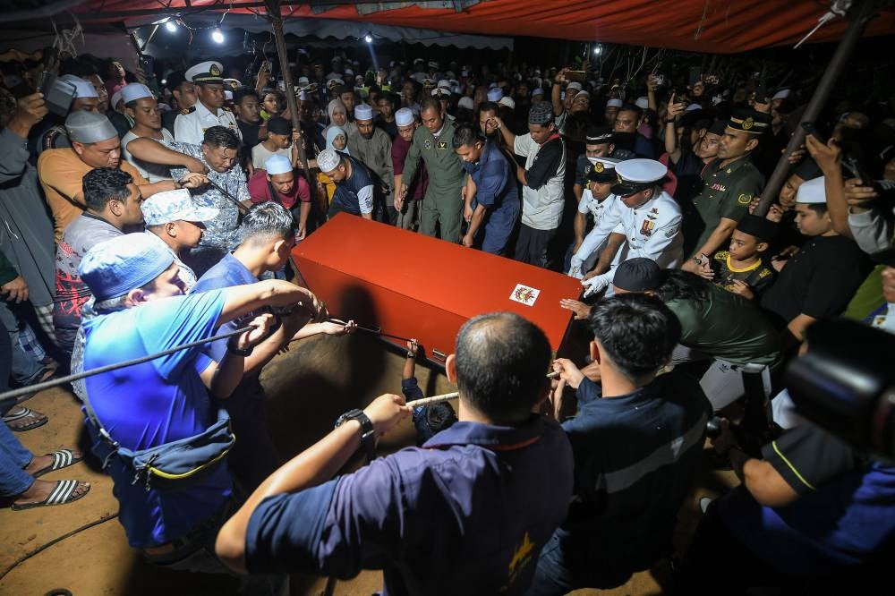 Remains of Faisol buried at Masjid Al-Muhtahdin Cemetery. Photo by Bernama