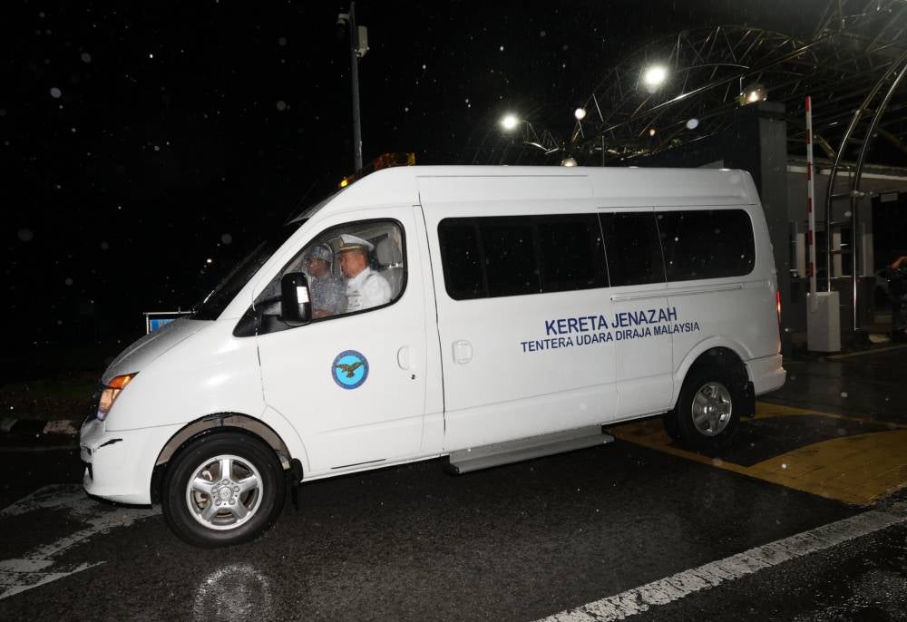 The burial rites, which will be carried out according to TLDM tradition, will take place at the Kampung Engkaroh Tebakang Christian cemetery. - Photo by Bernama