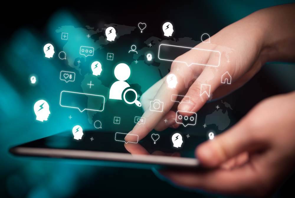 The public is reminded to be cautious when expressing opinions or sharing information on WhatsApp to avoid making fraudulent, defamatory, or seditious statements that could lead to legal action. 123RF photo.