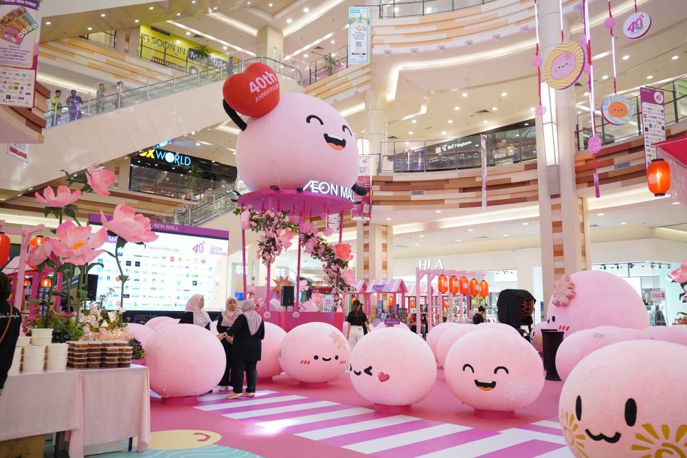 The mochi decorations welcome visitors and make for a great spot to capture OOTD (Outfit of the Day) photos.
