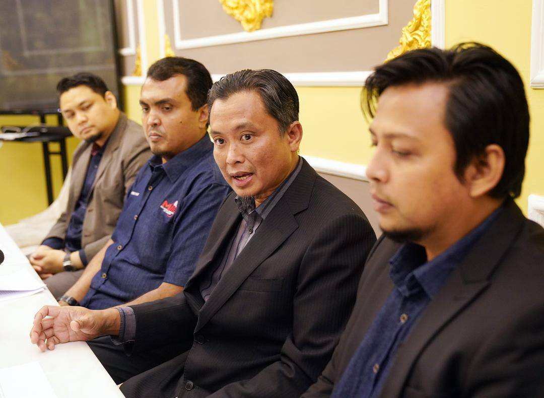 (from left) Dr Muhammad Faiz Na'aman, Datuk Ir Ts Feroz Hanif Mohamed Ahmad, Ir Dr Ridza Azri Ramlee and Ir GS TS haji Mohd Rizman Sultan Mohammad during a press conference in Shah Alam.