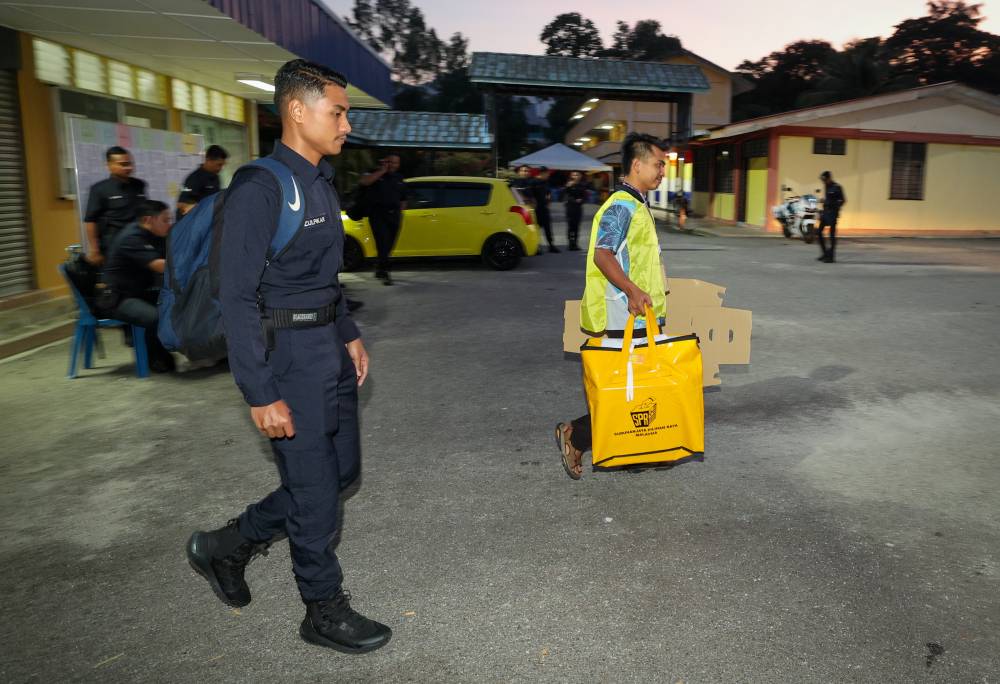 A total of 18 polling centres with 74 voting streams for the Kuala Kubu Baharu (KKB) state by-election opened simultaneously at 8am today. Photo by Bernama