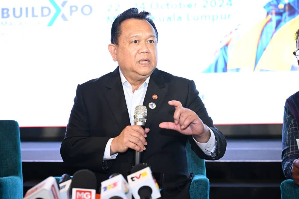 Works Minister Dato Sri Alexander Nanta Linggi 