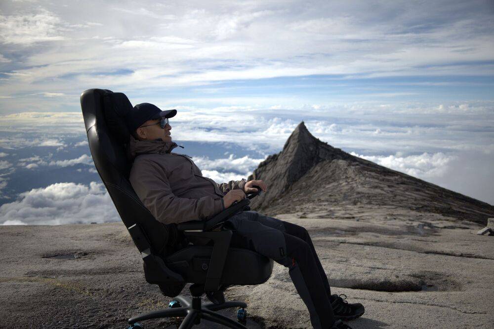 Hikers ascending Mount Kinabalu were in for a delightful surprise as they reached the summit and discovered a plush massage chair nestled amidst the breathtaking views.