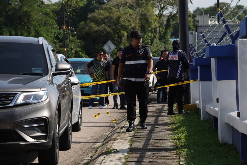Last Friday, a 21-year-old man attacked the Ulu Tiram police station and subsequenly killed two policemen. Bernama FILE PIX