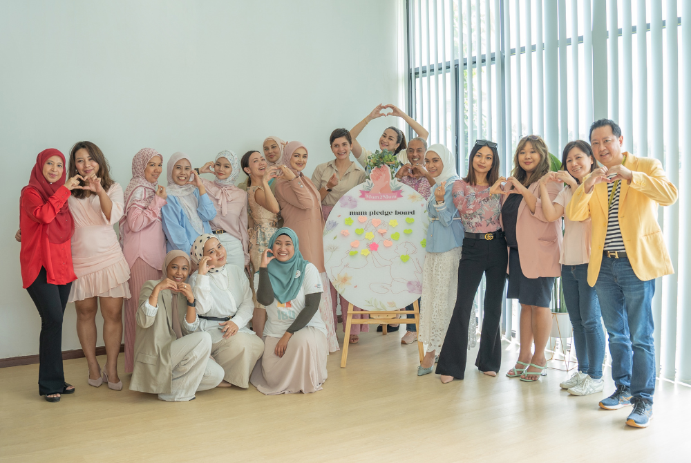 Datuk Siti Nurhaliza with attendees of the Mum2Mum Hi-Tea event. 