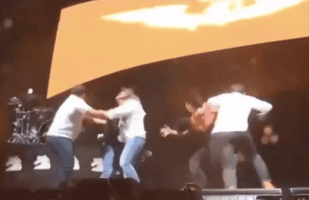 Videos of the accident broadcast by local media showed a giant screen toppling over during Maynez's rally. Source: Social media