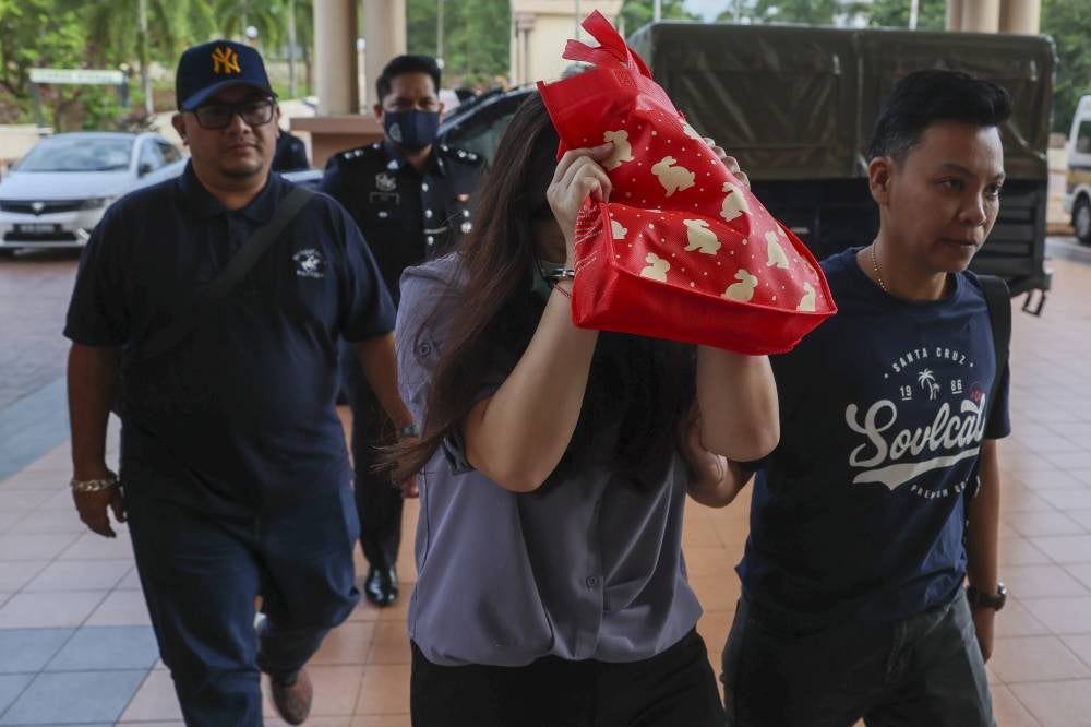 A police officer’s wife Datuk Mou Ei Leen @ Eileen Mou, 42, (two, right) pleaded not guilty at the Kuantan Sessions Court, today, to two counts of administering poison to her husband and mother-in-law with intent to hurt them five years ago. - Photo by Bernama