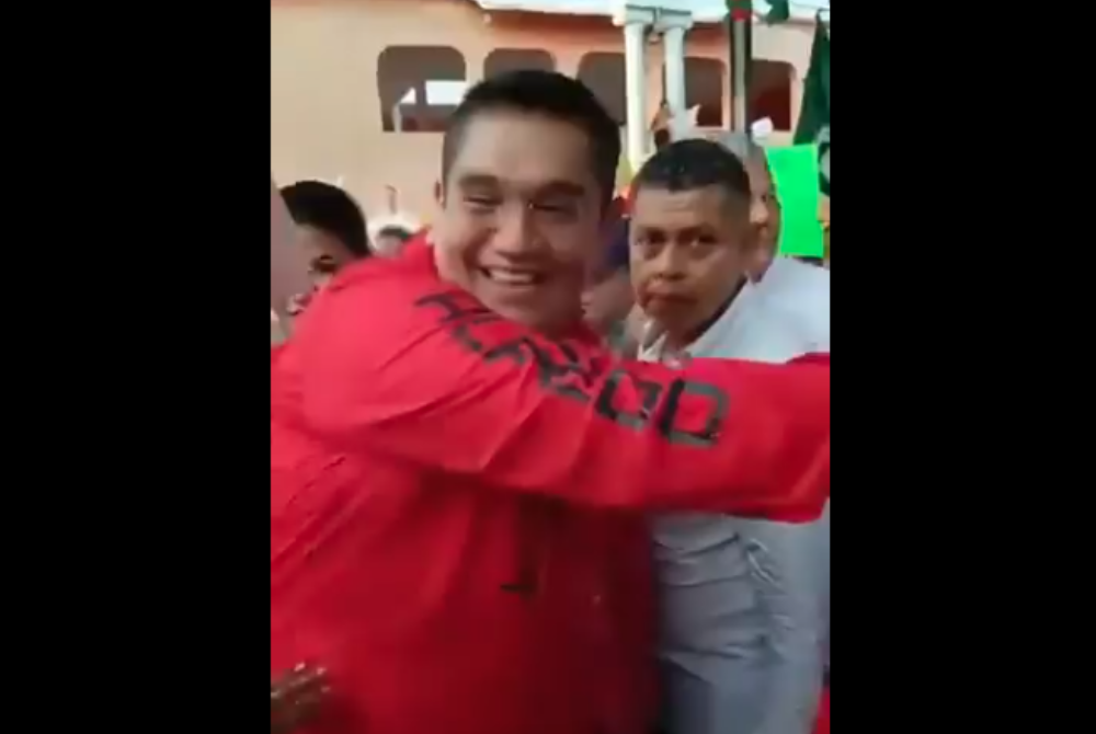 A video published by local media showed a person approaching Alfredo Cabrera and shooting him several times, causing chaos and panic among people attending the event. - Screengrab obtained from X platform.