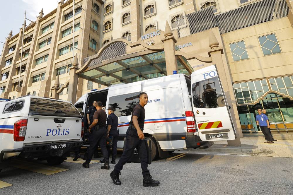 Police confirmed that the package addressed to the Tourism, Arts and Culture Minister Datuk Seri Tiong King Sing today is a hoax bomb package. - Photo by Bernama