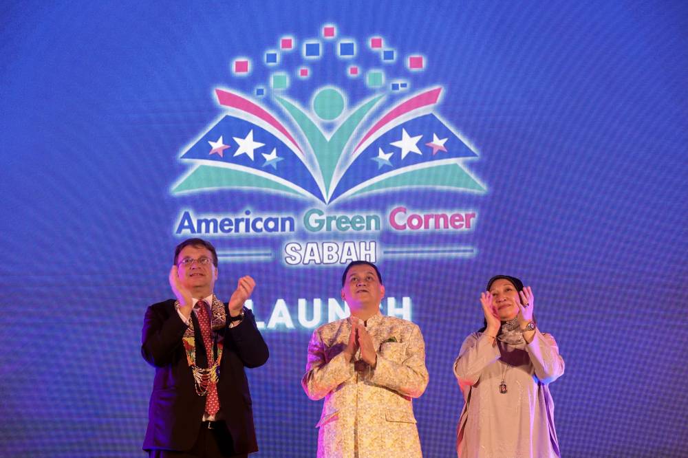 Sabah Science, Technology and Innovation Minister Datuk Dr Mohd Arifin Mohd Arif (centre) with US Ambassador to Malaysia Edgard D. Kagan (left) and Sabah State Library director Fatimah Abdillah at the launching of the American Green Corner at the State Library in Tanjung Aru last night. - Photo by Bernama