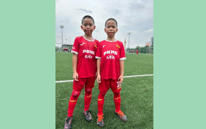 Ng Ho Wie (L) and his brother, Ng Ho Race. - Photo by Bernama