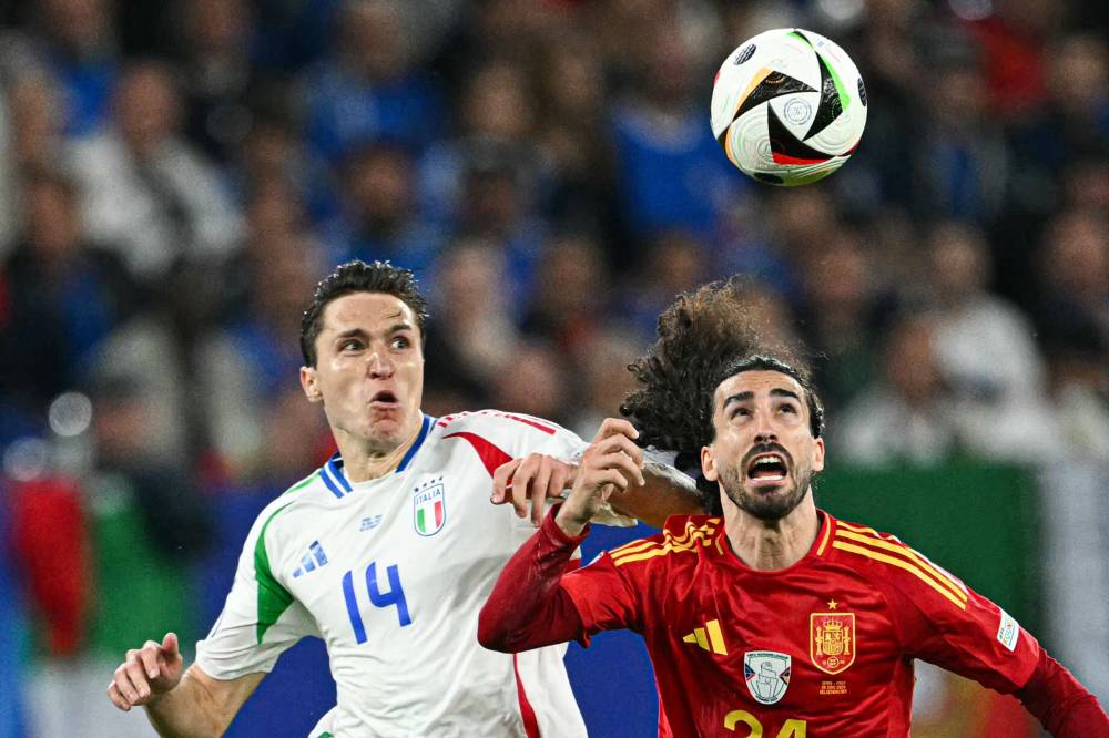 Spain's defender #24 Marc Cucurella (R) fights for the ball with Italy's forward #14 Federico Chiesa during the UEFA Euro 2024 Group B football match between Spain and Italy at the Arena AufSchalke in Gelsenkirchen on June 20, 2024. (Photo by AFP)