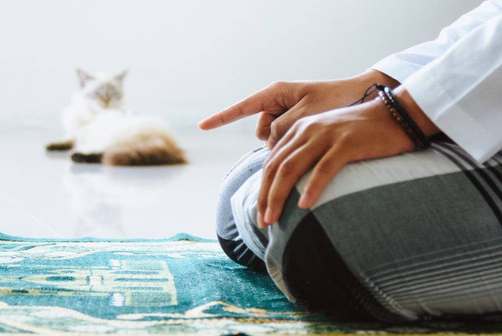 Sharing his story with Sinar Daily, Syahrin stressed that staying istiqamah (steadfastness) is indeed challenging because outward appearances can be deceiving. Photo by Canva.
