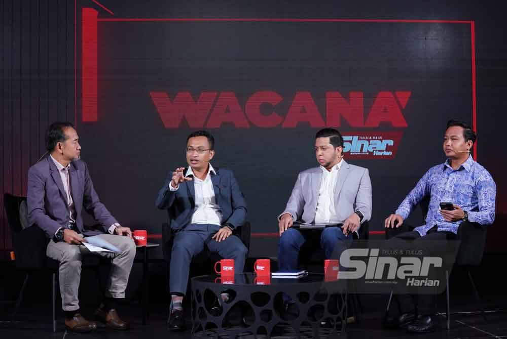 (From left) Noor Nirwandy, Mohammad Tawfik, Harris Idaham and Fahmi during the Wacana programme entitled "Sungai Bakap: Buku Bertemu Ruas" at the Karangkraf complex. - Photo by MOHD HALIM ABDUL WAHID