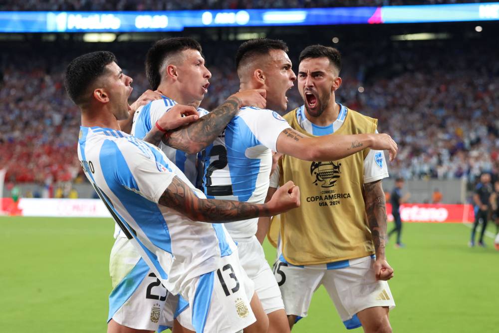 TOPSHOT - Argentina's forward #22 Lautaro Martinez (2nd R) celebrates with teammates after scoring a goal during the Conmebol 2024 Copa America tournament group A football match between Chile and Argentina at MetLife Stadium in East Rutherford, New Jersey on June 25, 2024. (Photo by AFP)