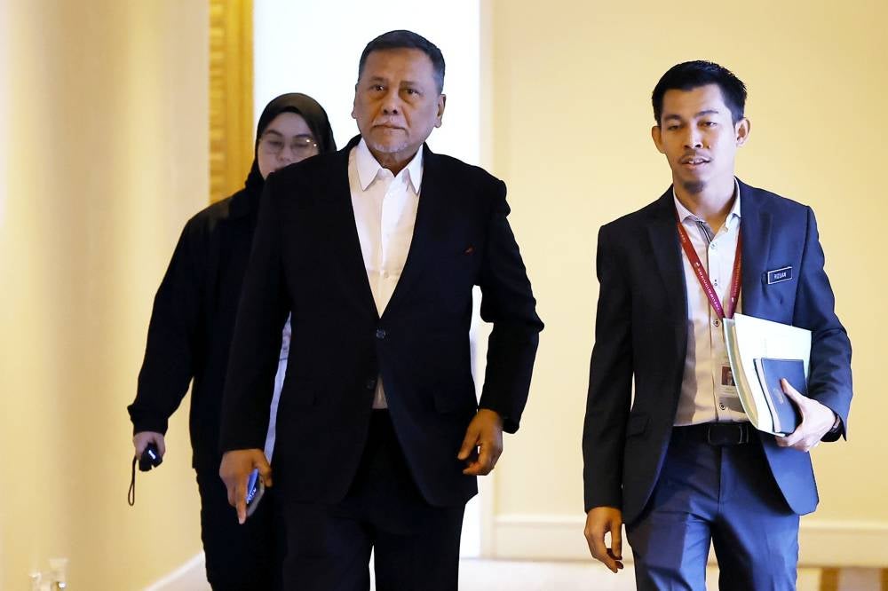Ramlan (centre) attending a press conference after chairing the EC special meeting to discuss matters pertaining to the polls at Menara SPR here today. Photo by Bernama