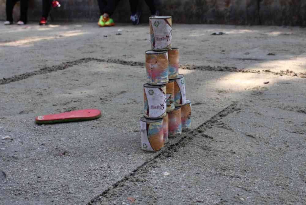Tuju tin is one of the traditional sports that will be played at the Karnival Rakyat Karangkraf.
