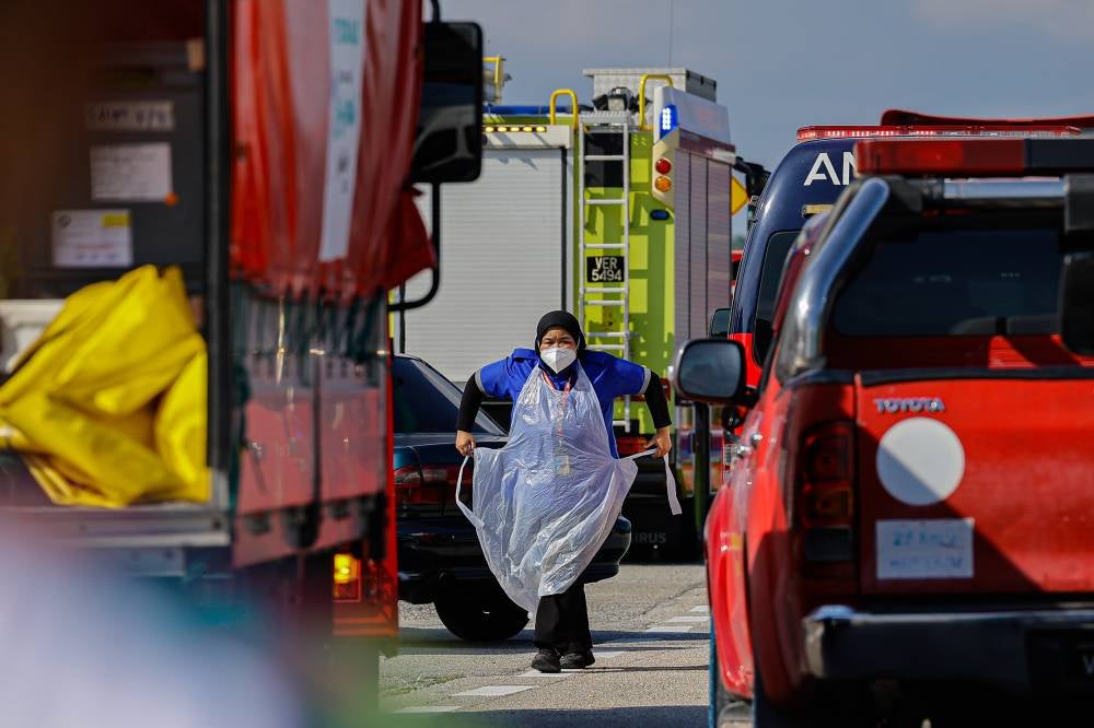 The gas leak incident was reported this morning when the state operations centre received a distress call through MERS 999 at 11.23am. - Photo by Bernama