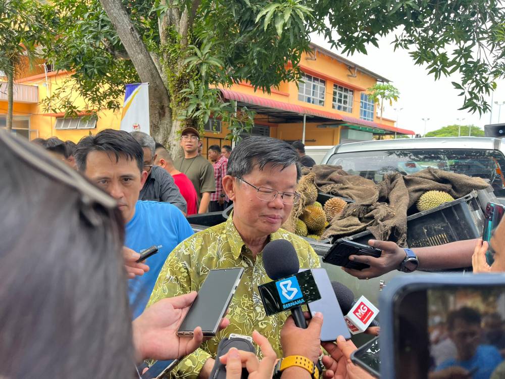 Penang CM Chow Kon Yeow Chow when met at the 'Jom Pekena Durian Bersama CM Chow 2.0' programme at the Kompleks Rakan Muda Jawi in Sungai Bakap. - Photo by Sinar