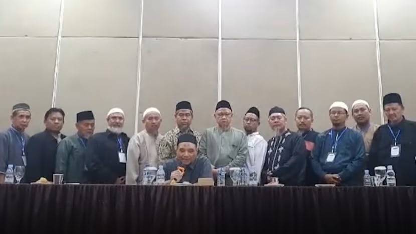 Jemaah Islamiyah leaders declared the dissolution of the group in a widely-circulated video lasting three minutes and 10 seconds. Photo source: Arrahmah Youtube channel