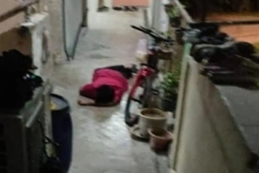 Preliminary investigations revealed that the teenager had been neglected by his parents, who left him sleeping in the corridor for four days from last Sunday. - Photo credit: Social media