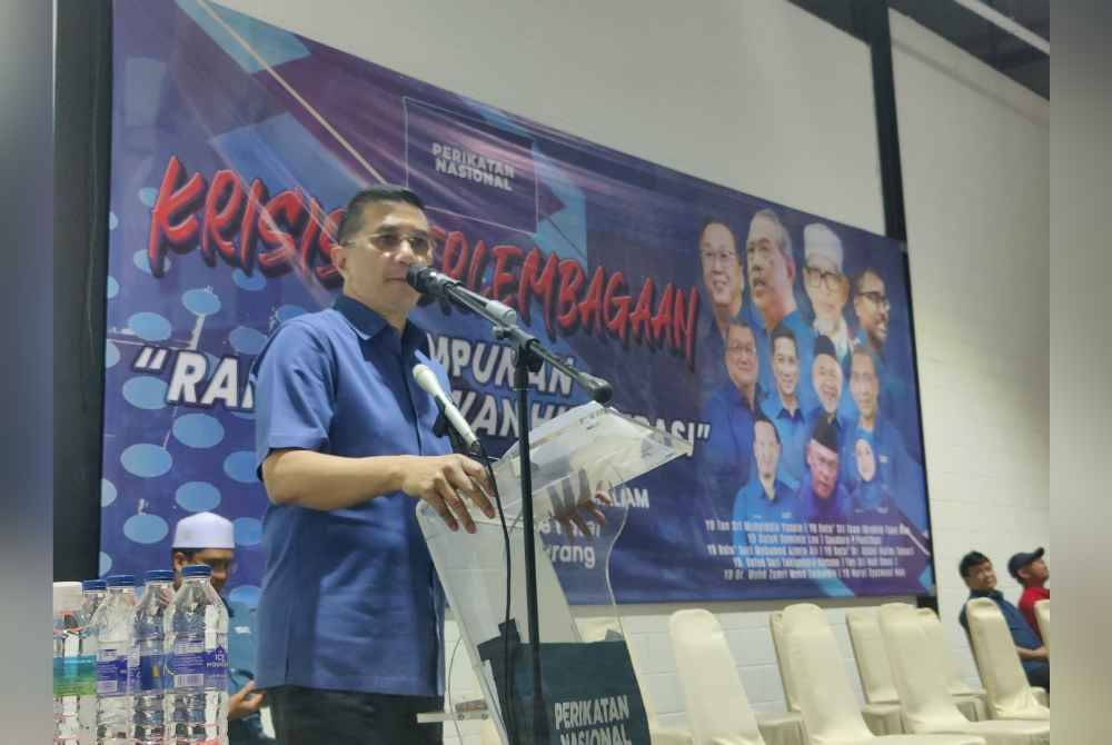 Azmin speaking at the People's Assembly to Protest the Decision of the Parliamentary Speaker at a hotel here on Sunday night.