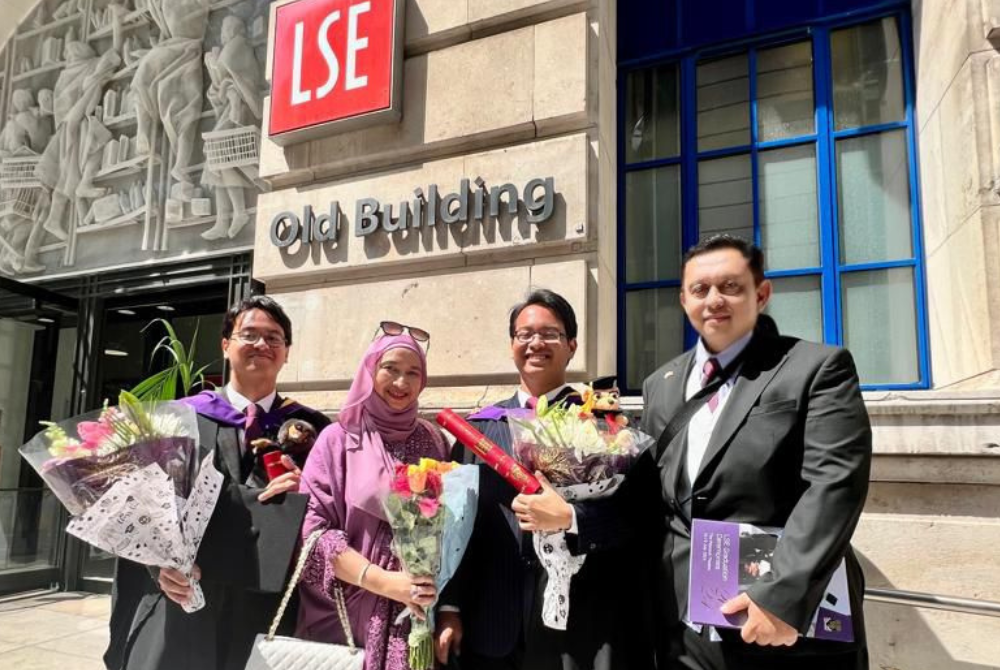 The twin brothers with their parents, Dr Abdul Reezal Abdul Latif and Nik Nira.