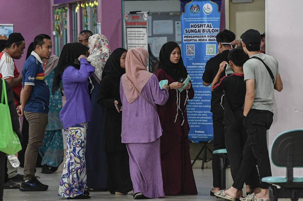 Family members at the Sungai Buloh Hospital's forensic department. Photo by Bernama