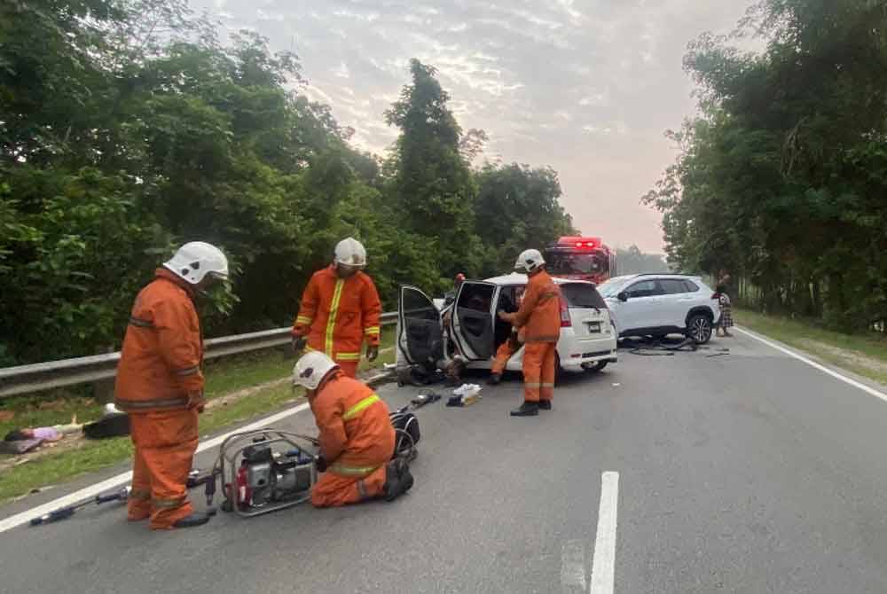 A woman was killed while her three-year-old daughter was seriously injured after the Perodua Viva car they were travelling in was involved in a collision with a Toyota Cross sport utility vehicle at Jalan Machang, Pasir Puteh, Kampung Kandis, this morning. Photo courtesy of the Fire and Rescue Department.