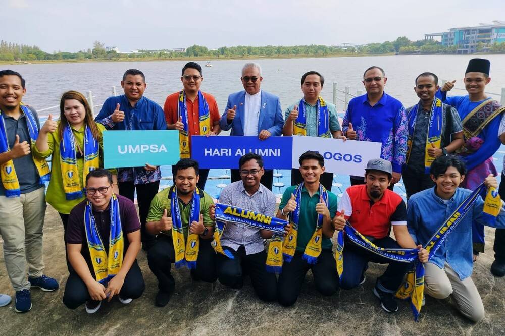 Dr Yuserrie (back row, centre) with alumni representatives present at the launch of the Edu-Tourism Programme @ UMPSA and the inauguration of Aug 12, as UMPSA Alumni Day at the UMPSA Water Recreation Centre, Pekan Campus.