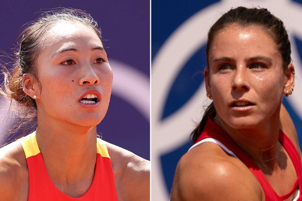 China’s Qinwen Zheng (left) and US's Emma Navarro. Getty Images.
