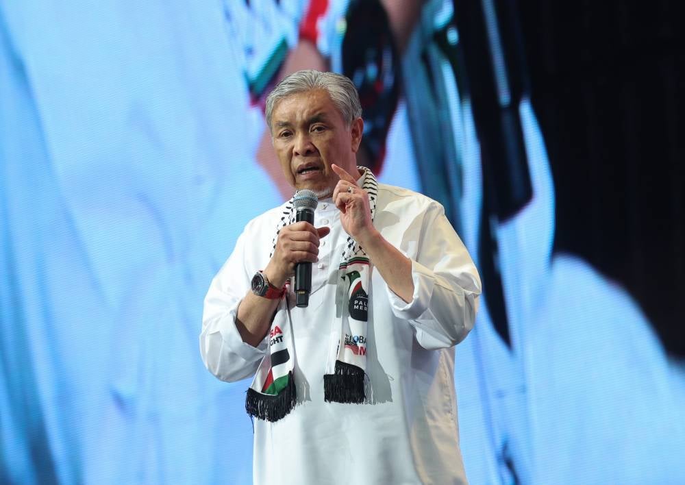 Deputy Prime Minister Datuk Seri Dr Ahmad Zahid Hamidi has apologised for his error during his speech at the Himpunan Pembebasan Palestin rally held at Axiata Arena, Bukit Jalil last night. Photo by Bernama