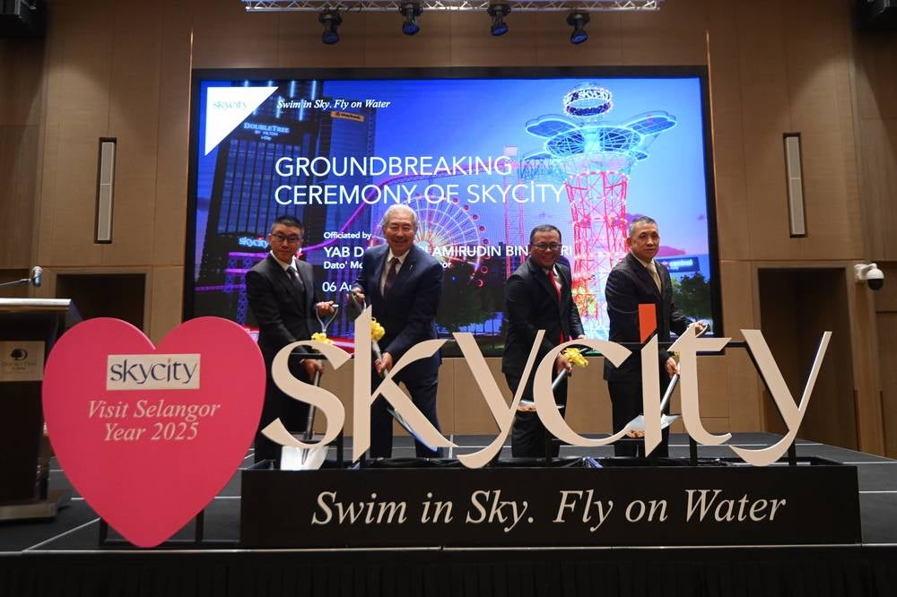 From left: SkyCity director Sun Zhanqi, i-City Selangor chairman Datuk Seri Tengku Ahmad Shah ibni bni Almarhum Sultan Salahuddin Abdul Aziz Shah, Selangor Menteri Besar Datuk Seri Amirudin Shari and I-Berhad chairman Tan Sri Lim Kin Hong at the unveiling of SkyCity Tower, today. - Photo courtesy of i-City
