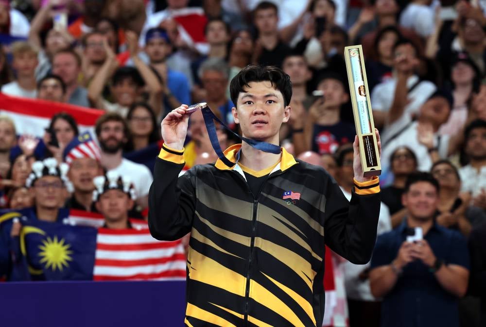 Yesterday, Zii Jia delivered the second bronze for Malaysia when he bounced back from a game down to outlast India's Lakshya Sen 13-21, 21-16, 21-11 in an energy-sapping 71-minute third-placing playoff at the Porte de La Chapelle Arena. Photo by Bernama