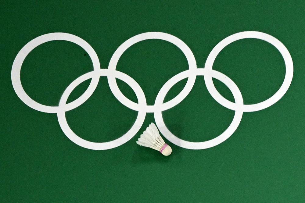 The shuttle lies on the floor next to markings of the Olympic rings during the women's singles badminton final match of the Paris 2024 Olympic Games at Porte de la Chapelle Arena in Paris on August 5, 2024. (Photo by AFP)