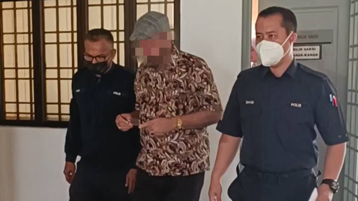 Muhammad Saleem Fazal Khuda, 53, a Malaysian permanent resident, plead not guilty to the charge read in front of Judge Ahmad Fuad Othman at the Sessions Court here today.
