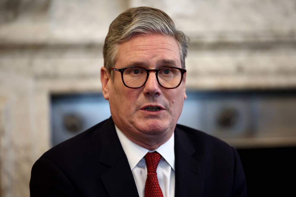UK Prime Minister Keir Starmer talks with senior policing leaders during a meeting in Downing Street, London, on July, 2024 following scenes of violent unrest in Southport, London, Hartlepool and Manchester in the wake of the killing of three young girls in a knife attack. - (Photo: Henry Nicholls / DPA)