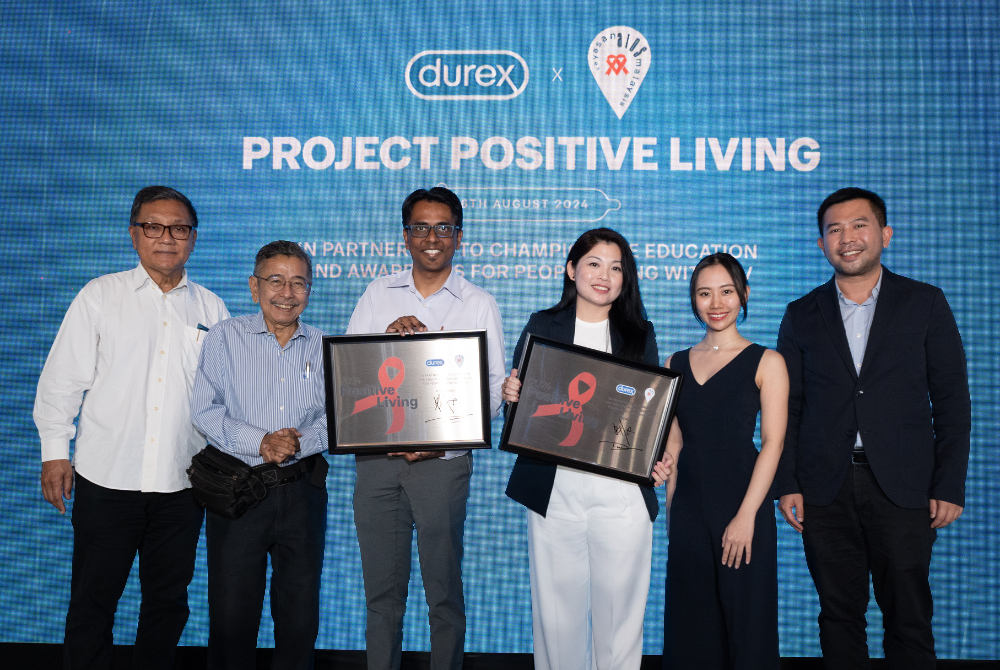 (From left to right): PT Foundation founder Hisham Hussein, PT Foundation chairman Raja Zailan Putra Raja Datuk Sri Haji Azam, Malaysian AIDS Council Vice President Dr Dinesh Mahalingam, Reckitt Senior Manager, Brand Purpose and Sustainability Malaysia & Singapore Phoenix Ho, Assistant Brand Manager Durex for Malaysia & Singapore Rachel Sak and Hospital Kuala Lumpur Consultant Infectious Disease Physician Dr Khairil Erwan Khalid.
