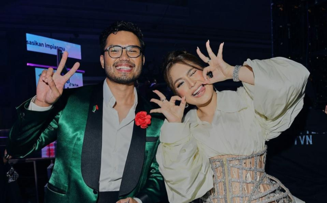 From left: Khairul Aming and Janna Nick at the TikTok Awards Malaysia 2024. Credit: @jannanick (Instagram)