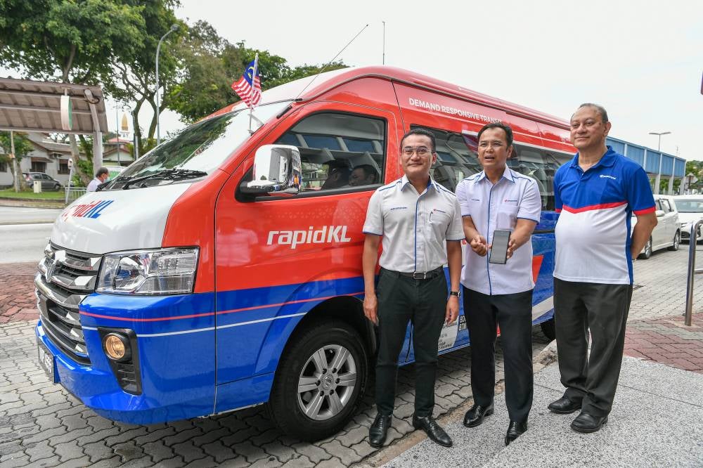 Prasarana Malaysia Berhad Group President and Chief Executive Officer Mohd Azharuddin Mat Shah (left), together with Rapid Bus Chief Executive Officer, Muhammad Yazurin Sallij (centre) and Prasarana Group Chief Operating Officer of Strategic and Development Dr Prodyut Dutt (right) with the DRT van. Photo by Bernama