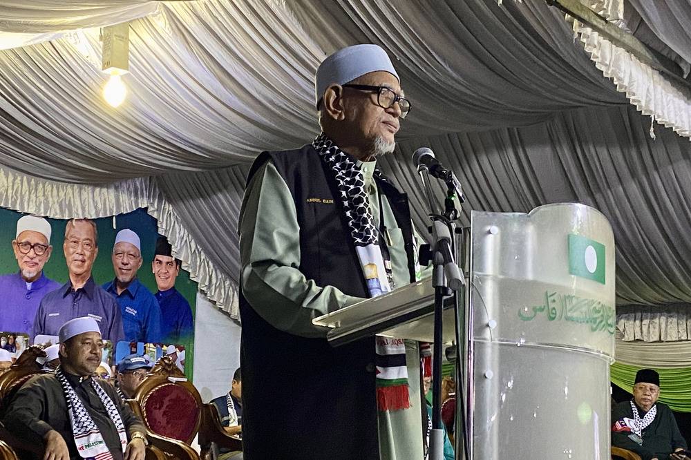 Hadi compared the current state of Umno to a "senile" entity due to its long tenure and internal issues.